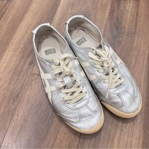 Authentic Onitsuka Tiger Mexico Silver Leather Sneakers M 7.5 W8.5